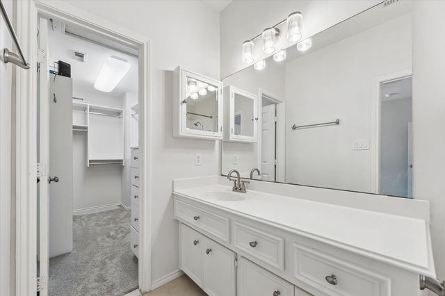922 W Heights Hollow Lane W, Houston, TX 77007