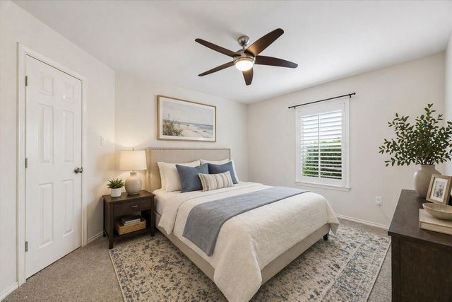 922 W Heights Hollow Lane W, Houston, TX 77007
