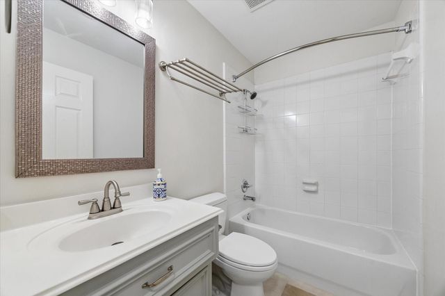 922 W Heights Hollow Lane W, Houston, TX 77007