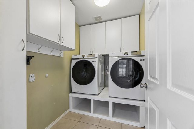 922 W Heights Hollow Lane W, Houston, TX 77007