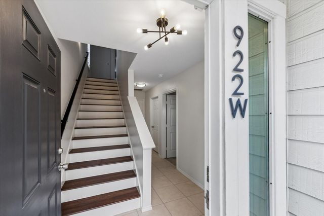 922 W Heights Hollow Lane W, Houston, TX 77007