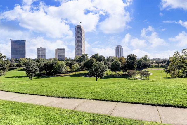 922 W Heights Hollow Lane W, Houston, TX 77007