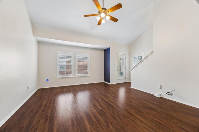 922 W Heights Hollow Lane W, Houston, TX 77007
