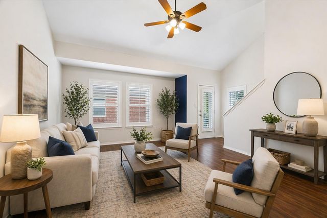 922 W Heights Hollow Lane W, Houston, TX 77007