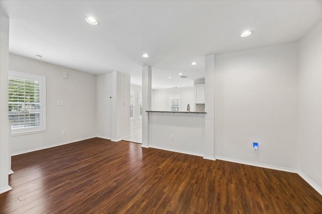 922 W Heights Hollow Lane W, Houston, TX 77007