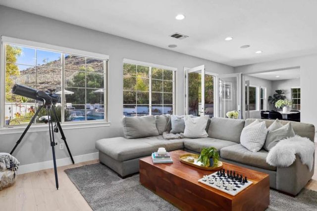 887 Genoa Way, San Marcos, CA 92078