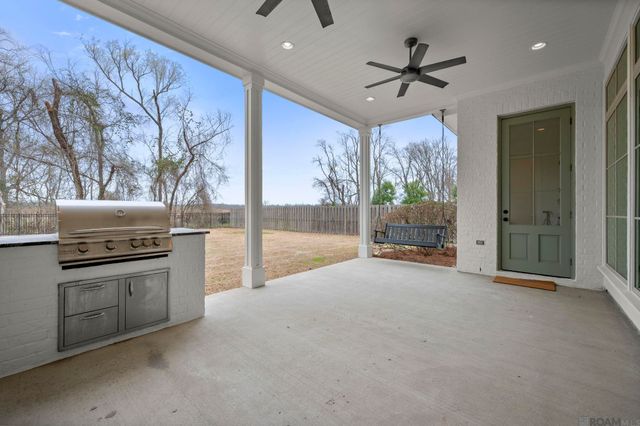 2130 Tiger Crossing Dr, Baton Rouge, LA 70810