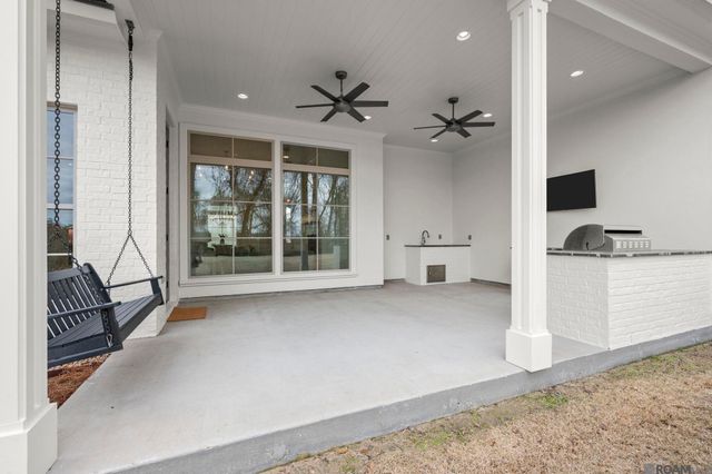 2130 Tiger Crossing Dr, Baton Rouge, LA 70810