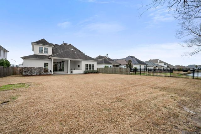 2130 Tiger Crossing Dr, Baton Rouge, LA 70810
