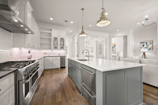 2130 Tiger Crossing Dr, Baton Rouge, LA 70810