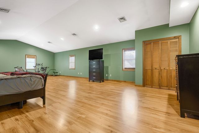 24 Knapp St, Somerset, MA 02726