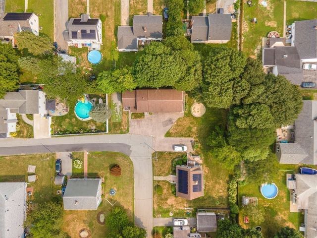 24 Knapp St, Somerset, MA 02726