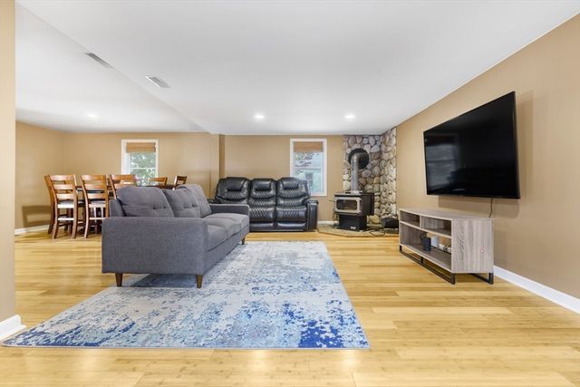 24 Knapp St, Somerset, MA 02726