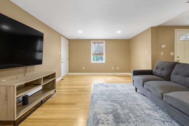 24 Knapp St, Somerset, MA 02726
