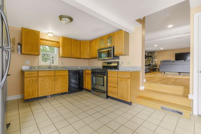 24 Knapp St, Somerset, MA 02726