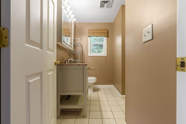 24 Knapp St, Somerset, MA 02726