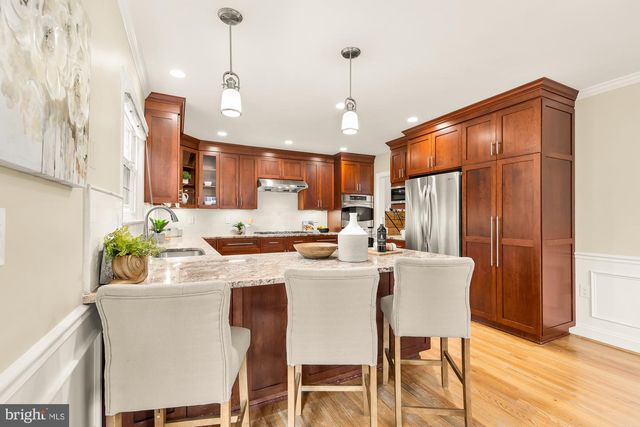 9836 BELHAVEN RD, Bethesda, MD 20817