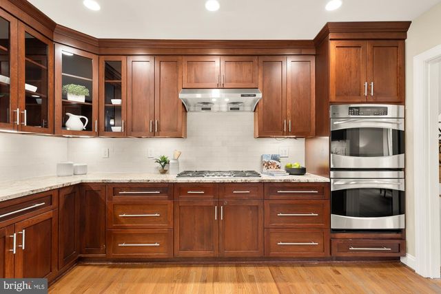 9836 BELHAVEN RD, Bethesda, MD 20817