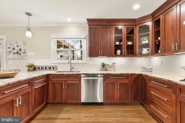 9836 BELHAVEN RD, Bethesda, MD 20817