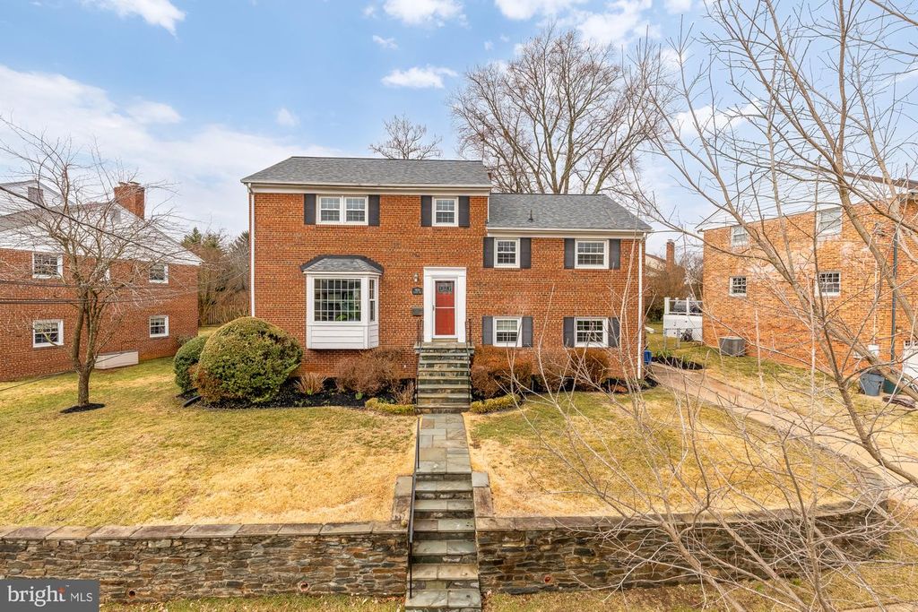 9836 BELHAVEN RD, Bethesda, MD 20817