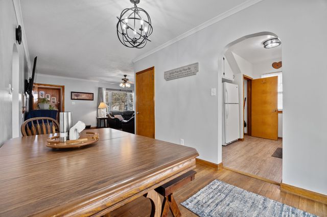 2433 E Walnut Street, Des Moines, IA 50317