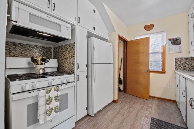 2433 E Walnut Street, Des Moines, IA 50317