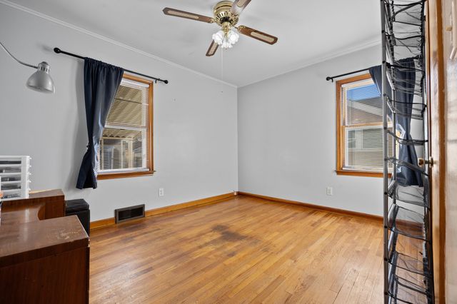 2433 E Walnut Street, Des Moines, IA 50317