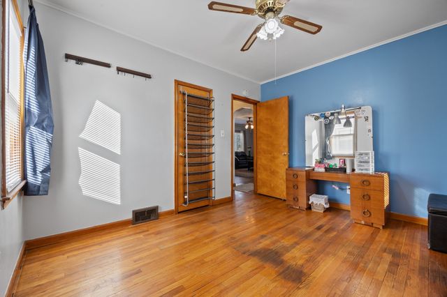 2433 E Walnut Street, Des Moines, IA 50317