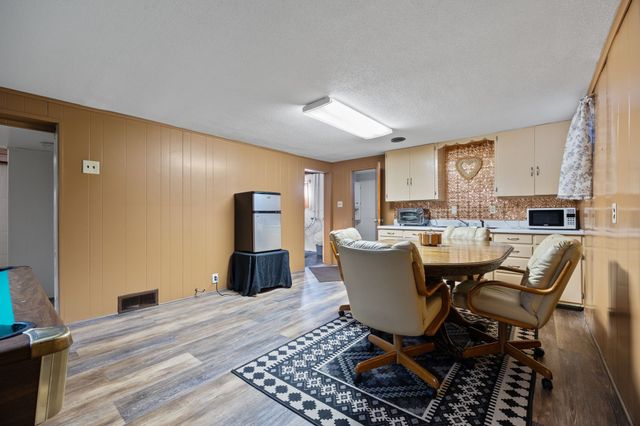 2433 E Walnut Street, Des Moines, IA 50317