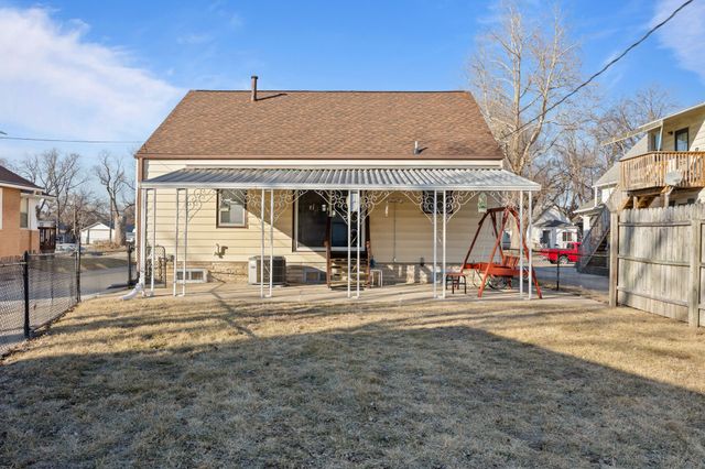 2433 E Walnut Street, Des Moines, IA 50317