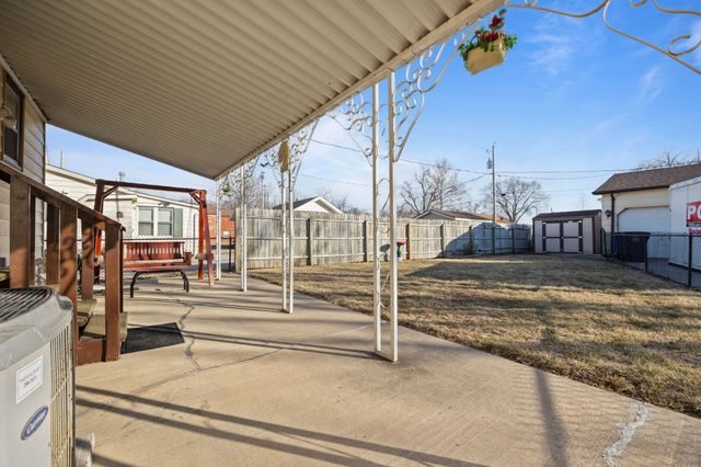 2433 E Walnut Street, Des Moines, IA 50317