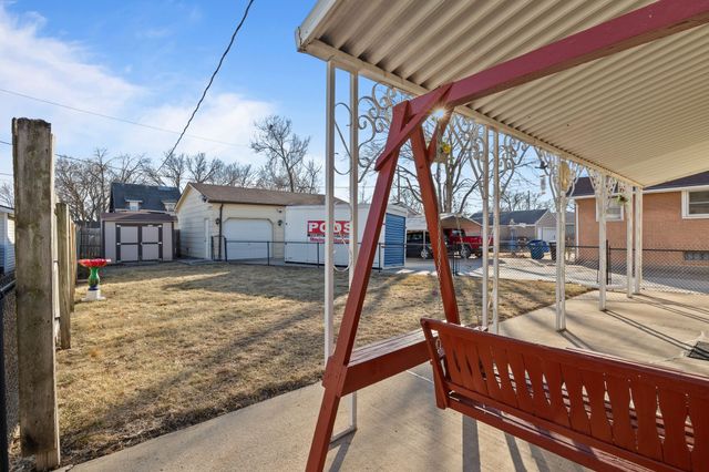 2433 E Walnut Street, Des Moines, IA 50317