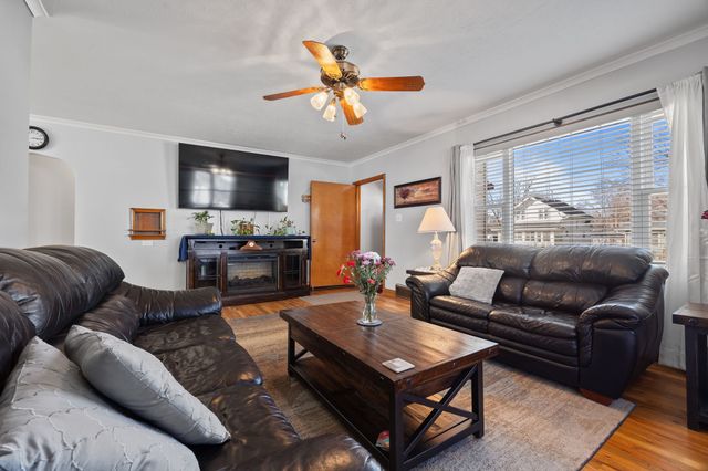 2433 E Walnut Street, Des Moines, IA 50317