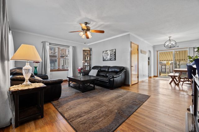 2433 E Walnut Street, Des Moines, IA 50317