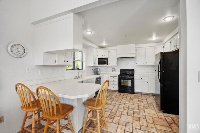 27020 Barkes Way, Tehachapi, CA 93561