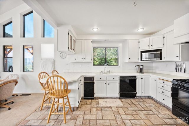 27020 Barkes Way, Tehachapi, CA 93561