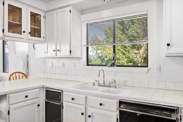 27020 Barkes Way, Tehachapi, CA 93561