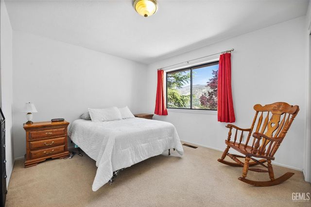27020 Barkes Way, Tehachapi, CA 93561