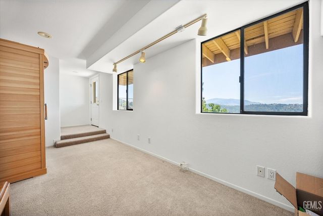 27020 Barkes Way, Tehachapi, CA 93561