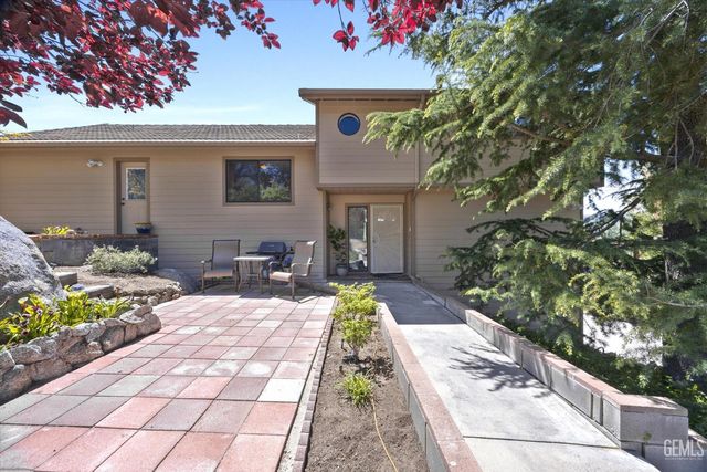 27020 Barkes Way, Tehachapi, CA 93561