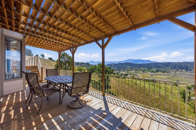 27020 Barkes Way, Tehachapi, CA 93561