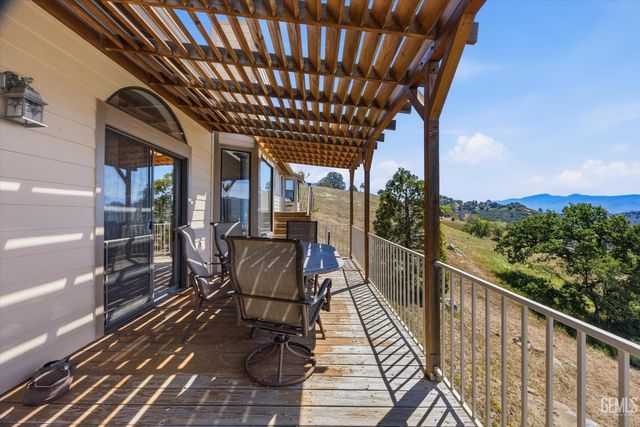 27020 Barkes Way, Tehachapi, CA 93561