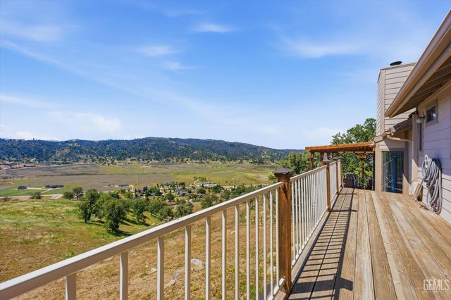 27020 Barkes Way, Tehachapi, CA 93561