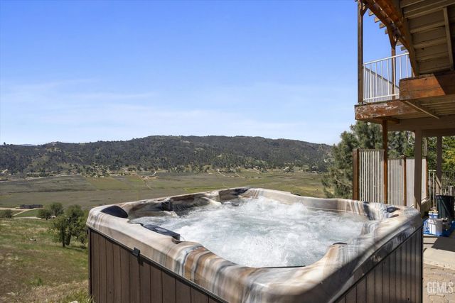 27020 Barkes Way, Tehachapi, CA 93561