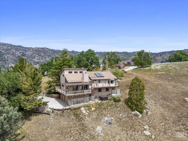 27020 Barkes Way, Tehachapi, CA 93561