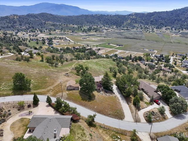 27020 Barkes Way, Tehachapi, CA 93561