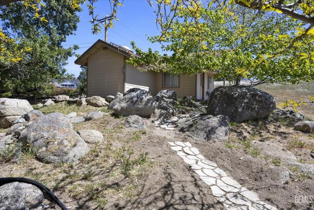 27020 Barkes Way, Tehachapi, CA 93561