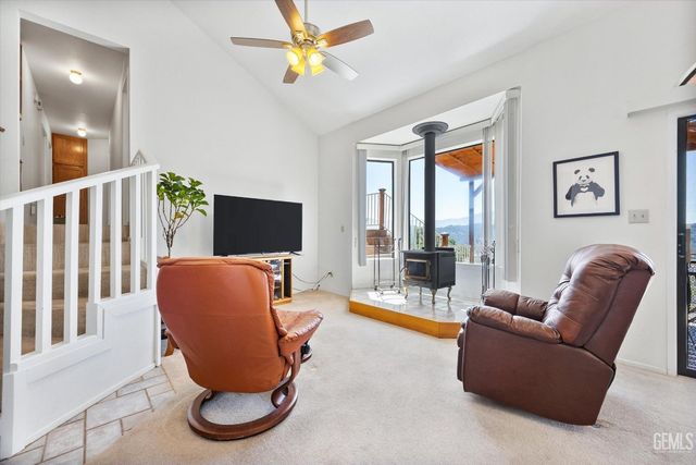 27020 Barkes Way, Tehachapi, CA 93561