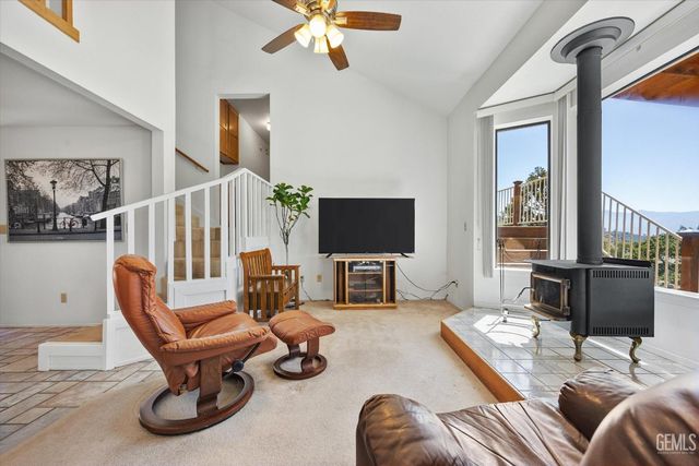 27020 Barkes Way, Tehachapi, CA 93561