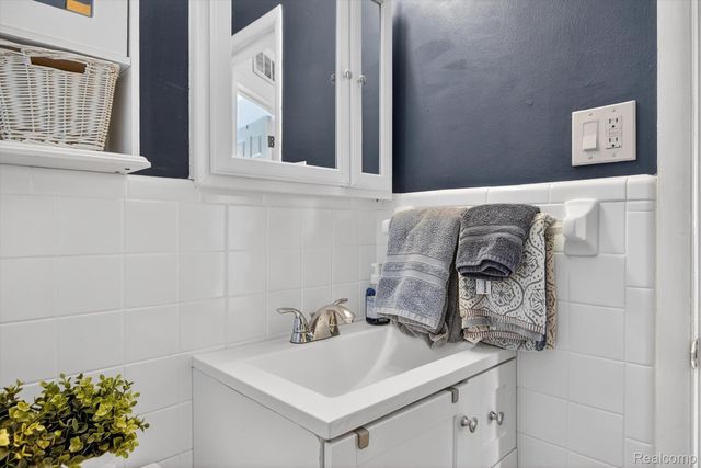 1620 Regene Street, Westland, MI 48186